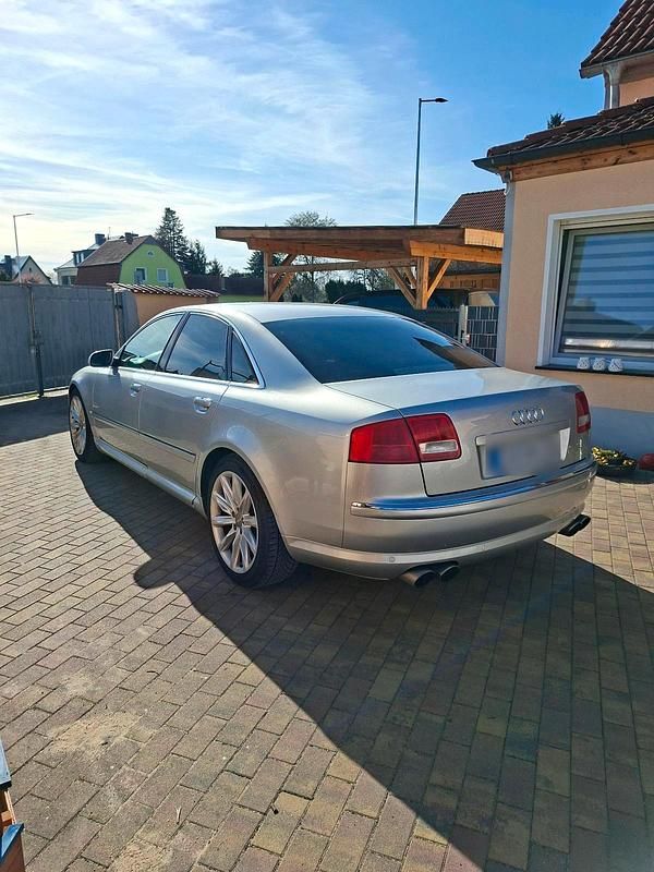 Second-hand Audi A8 280 CP (205 kW) 2002 Argintiu Berlinǎ