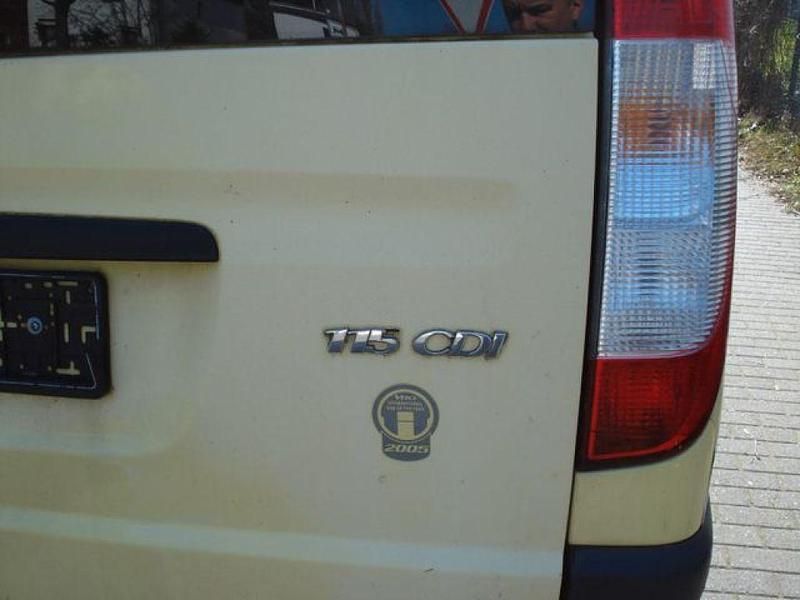 Second-hand Mercedes Vito 150 CP (110 kW) 2005 Galben Van