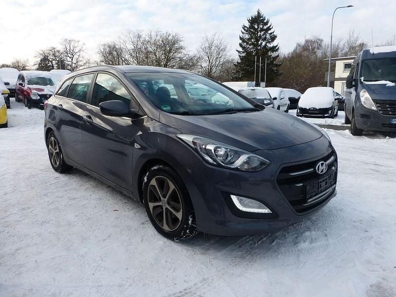 Gebraucht Hyundai i30 Trend 101 PS (74 kW) 2016 Grau Kombi