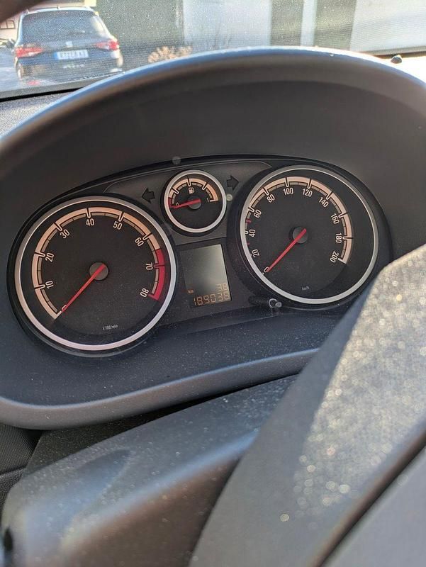 Gebraucht Opel Corsa Edition 87 PS (63 kW) 2014 Grün Kleinwagen