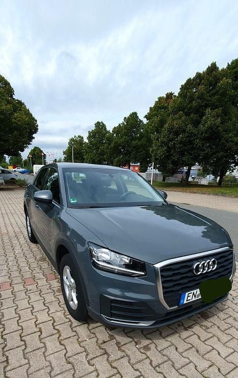Grau Gebraucht 2017 Audi Q2 SUV | 15.300 € (Superpreis) - Bild 1/4