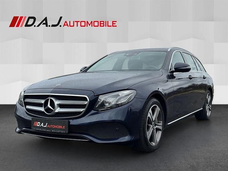 Blau Gebraucht 2018 Mercedes E400 Avantgarde Limousine | 24.980 € (Fairer Preis) - Bild 1/4