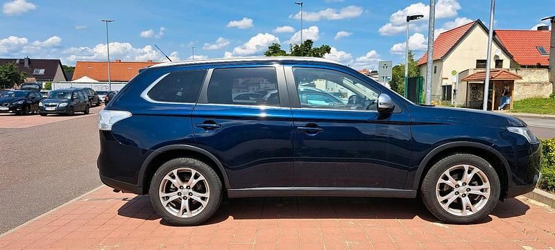 Gebraucht Mitsubishi Outlander 150 PS (110 kW) 2015 Blau SUV