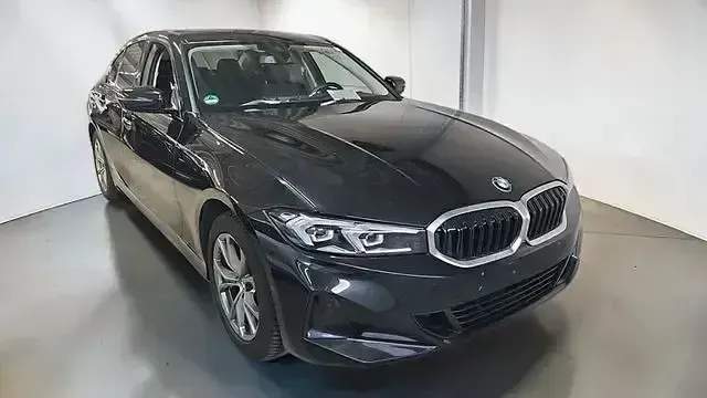 Gebraucht BMW 320 Shadowline 190 PS (139 kW) 2023 Saphirschwarz Limousine