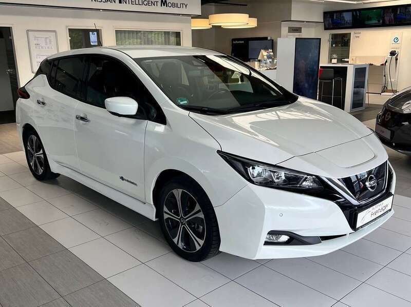 Brillliant white Gebraucht 2019 Nissan Leaf Tekna Kleinwagen | 14.900 € (Fairer Preis) - Bild 1/4