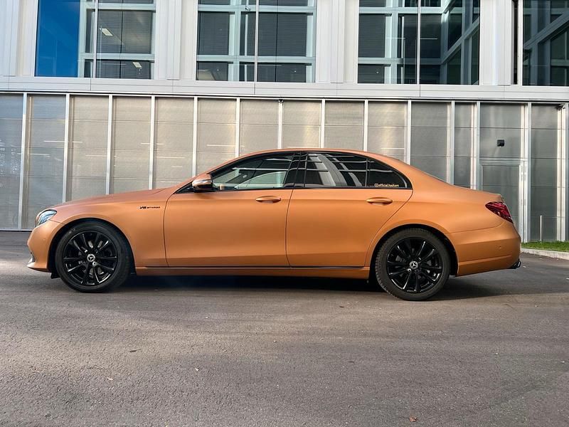 Grau Gebraucht 2019 Mercedes E220 Limousine | 23.600 € (Superpreis) - Bild 1/4