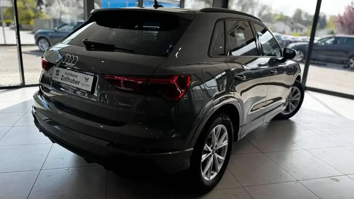 Gebraucht Audi Q3 S-Line 245 PS (180 kW) 2023 Chronos grau SUV