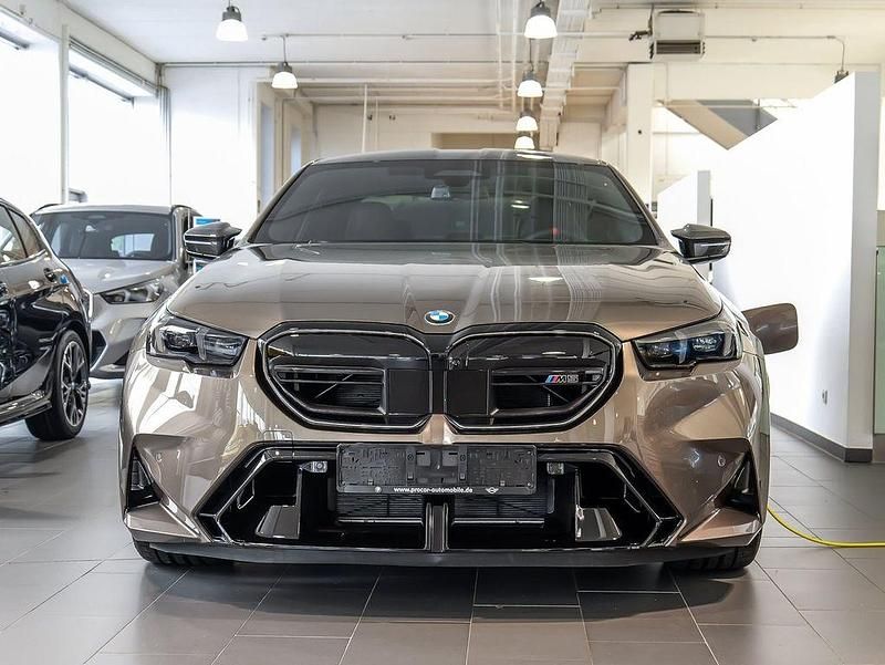 Neu BMW M5 Performance 727 PS (534 kW) 2025 Sepang bronze metallic Limousine