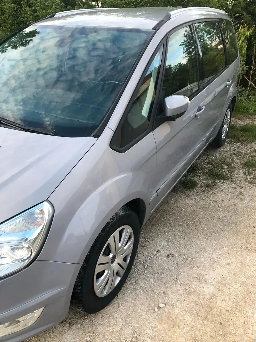 Gebraucht Ford Galaxy 140 PS (102 kW) 2010 Silber Van / Kleinbus