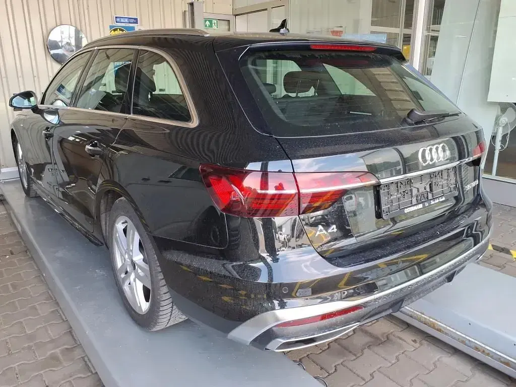Gebraucht Audi A4 S-Line 150 PS (110 kW) 2023 Mythosschwarz Kombi