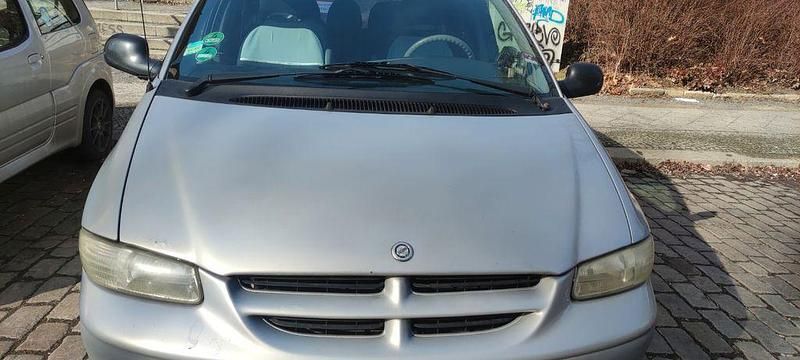 Gebraucht Chrysler Voyager 150 PS (110 kW) 2000 Silber Van / Kleinbus