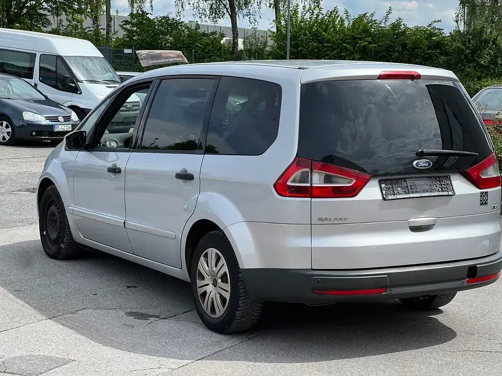 Używany Ford Galaxy 140 KM (102 kW) 2009 Srebrny Minivan