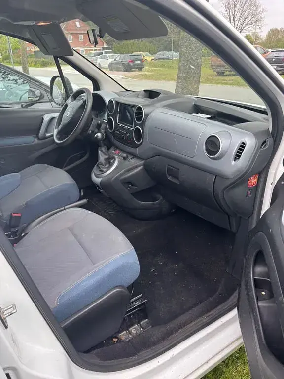 Gebraucht Citroën Berlingo 98 PS (72 kW) 2011 Weiß Van / Kleinbus