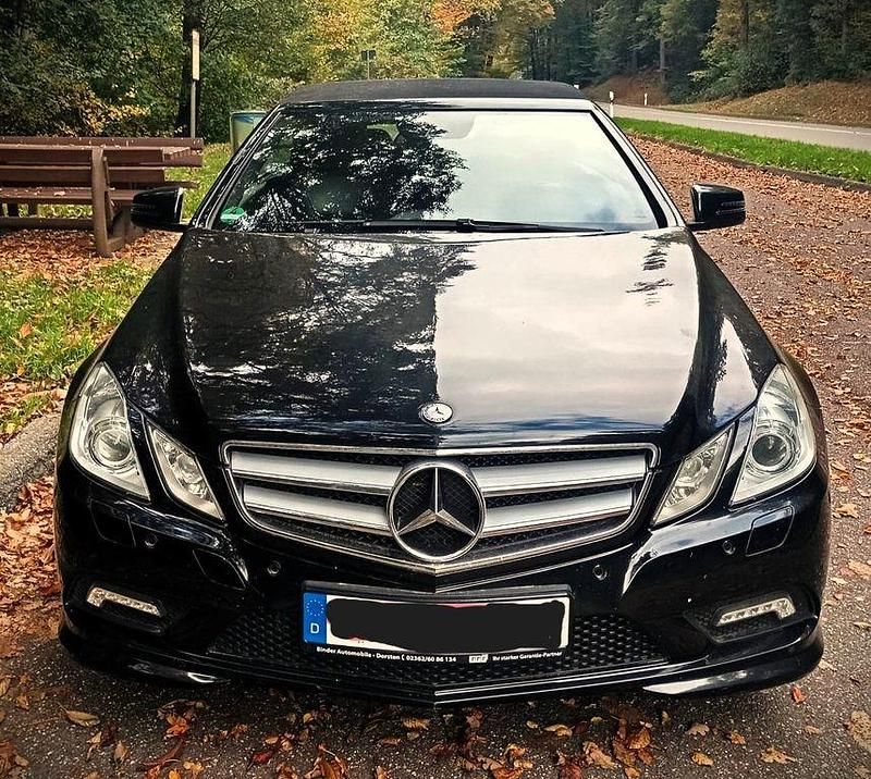 Schwarz Gebraucht 2010 Mercedes E500 Avantgarde Cabrio | 23.400 € (Teuer) - Bild 1/4