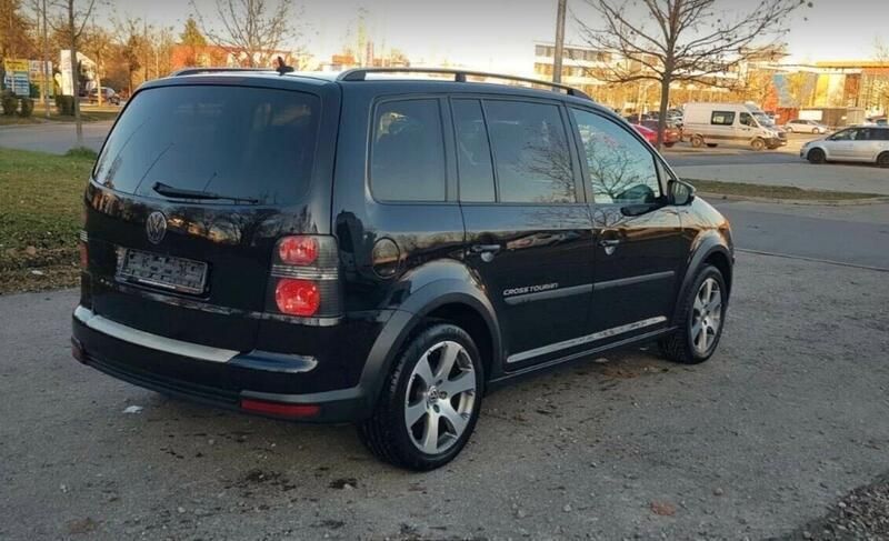 Schwarz Gebraucht 2009 VW Touran Cross Van / Kleinbus | 3.850 € (Fairer Preis) - Bild 1/3