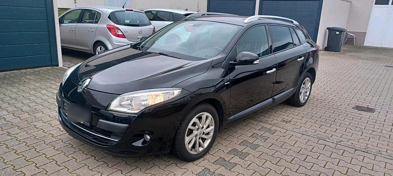 Schwarz Gebraucht 2011 Renault Mégane GrandTour Bose Edition Kombi | 3.300 € (Fairer Preis) - Bild 1/4