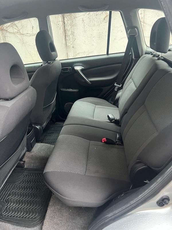 Gebraucht Toyota RAV4 150 PS (110 kW) 2005 Silber SUV