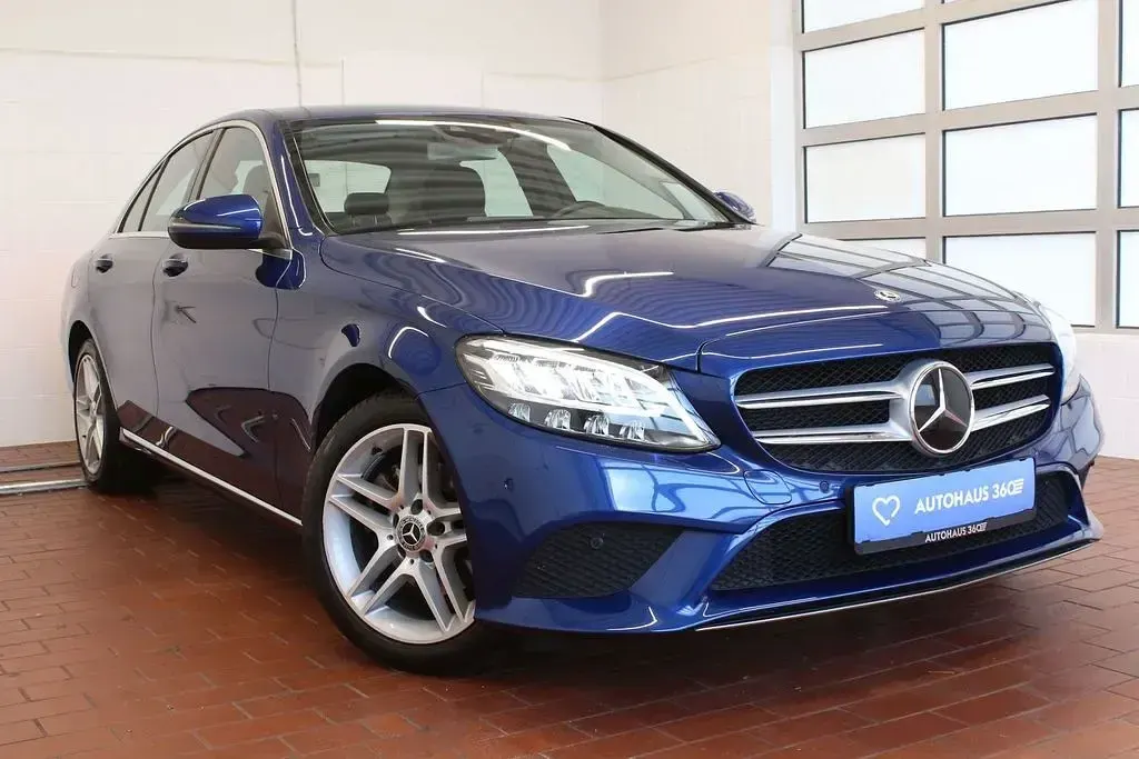 Gebraucht Mercedes C160 Avantgarde 129 PS (94 kW) 2019 Brillantblau Coupé