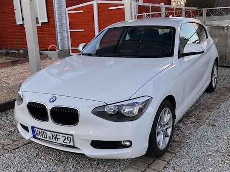 Gebraucht BMW 114 102 PS (75 kW) 2015 Weiß Kleinwagen
