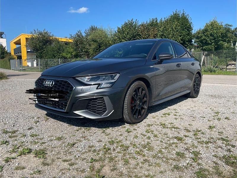 Grau Gebraucht 2022 Audi A3 S-Line Limousine | 27.300 € (Fairer Preis) - Bild 1/4