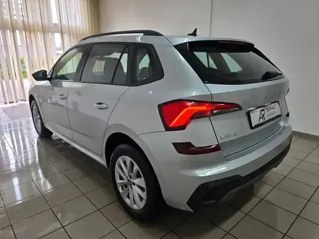 Usado Skoda Kamiq Selection 95 CV (69 kW) 2025 Plateado SUV