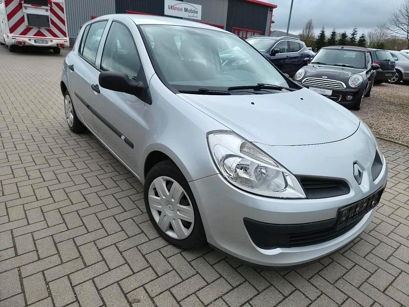 Gebraucht Renault Clio II 75 PS (55 kW) 2007 Silber Kleinwagen