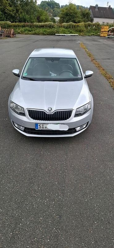 Grau Gebraucht 2013 Skoda Octavia Elegance Limousine | 10.100 € (Superpreis) - Bild 1/4