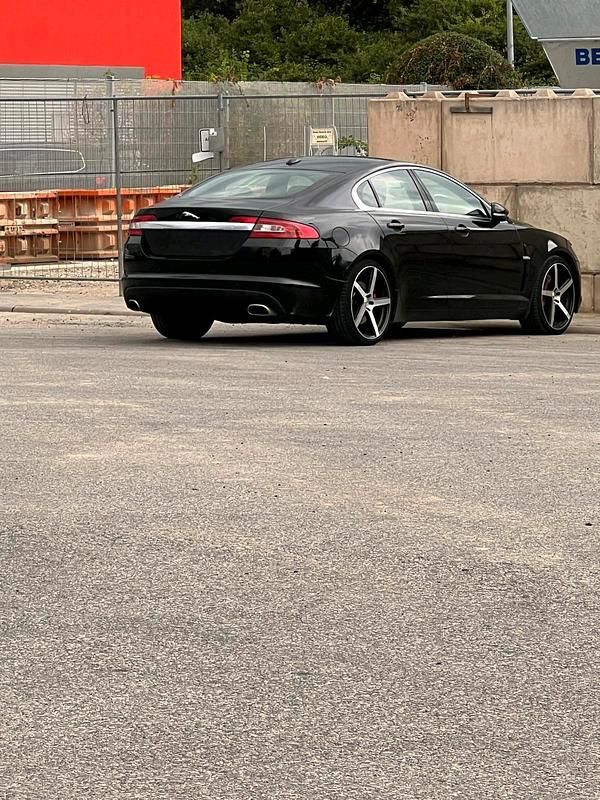 Schwarz Gebraucht 2010 Jaguar XF Limousine | 4.000 € (Guter Preis) - Bild 1/4