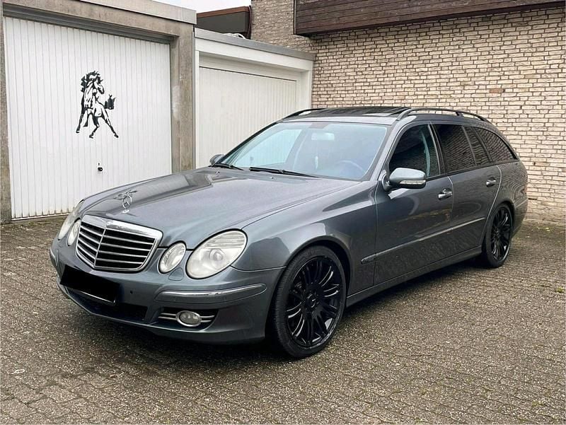 Blau Gebraucht 2007 Mercedes E320 Avantgarde Kombi | 5.200 € (Guter Preis) - Bild 1/4