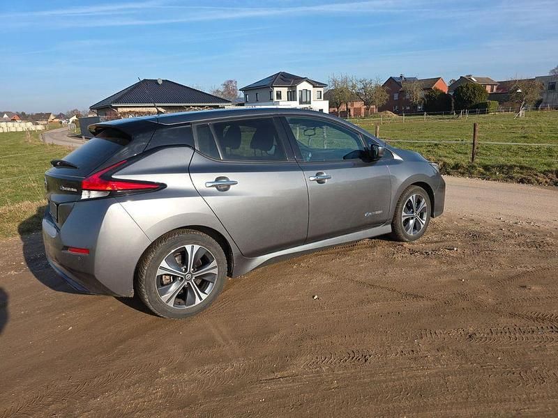 Gebraucht Nissan Leaf 110 kW (150 PS) 2019 Grau Kleinwagen
