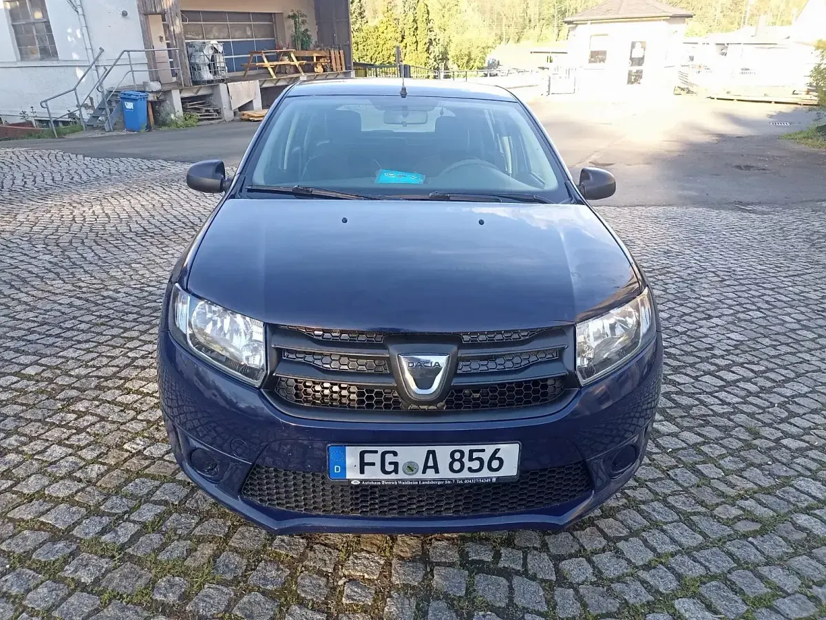 Gebraucht Dacia Sandero 74 PS (54 kW) 2013 Blau Kleinwagen