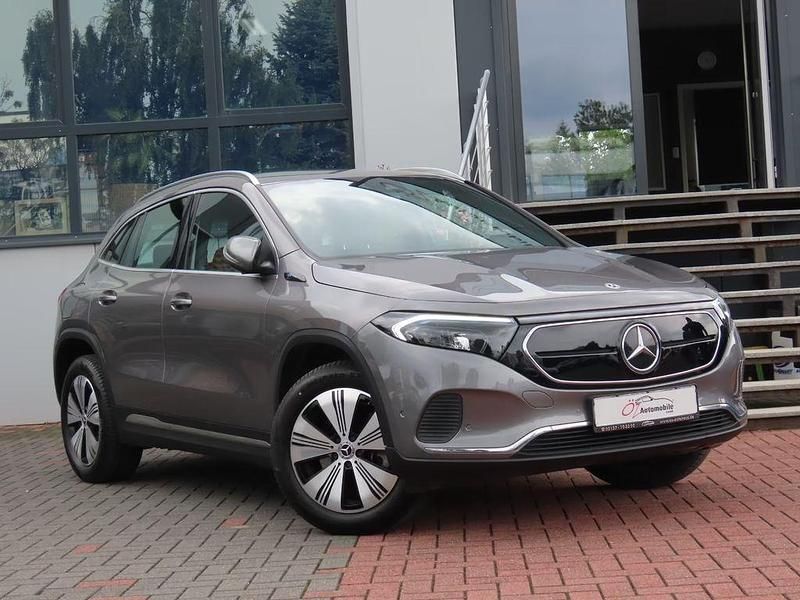 Grau Gebraucht 2022 Mercedes EQA250 SUV | 25.900 € (Guter Preis) - Bild 1/4
