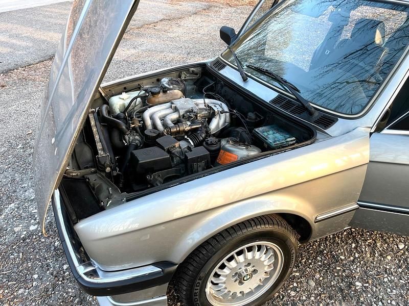 Second-hand BMW 325 129 CP (94 kW) 1987 Gri Berlinǎ