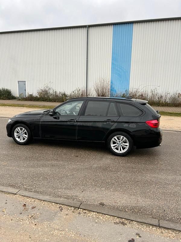 Gebraucht BMW 318 150 PS (110 kW) 2016 Schwarz Kombi
