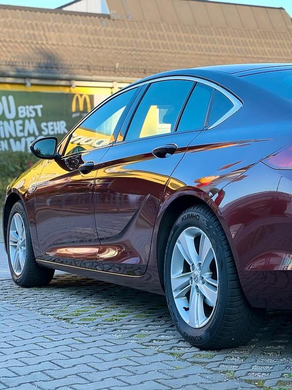 Rot Gebraucht 2018 Opel Insignia Sport Limousine | 14.500 € (Fairer Preis) - Bild 1/4