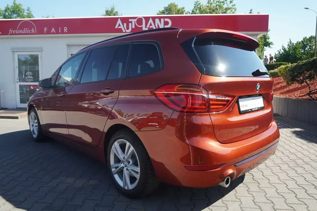 Gebraucht BMW 218 Sport Line 140 PS (102 kW) 2018 Orange Van / Kleinbus