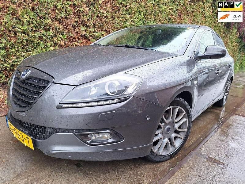Grau Gebraucht 2014 Lancia Delta Gold Limousine | 3.509 € (Etwas zu teuer) - Bild 1/4