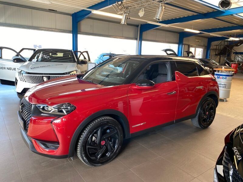 Rot Gebraucht 2022 DS Automobiles DS3 Performance Line Plus Limousine | 25.850 € (Teuer) - Bild 1/4