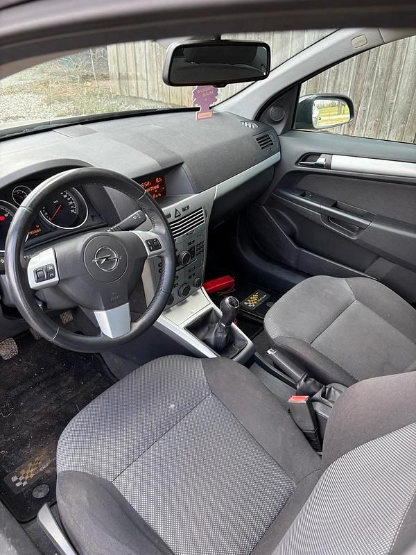 Gebraucht Opel Astra 90 PS (66 kW) 2009 Schwarz Limousine