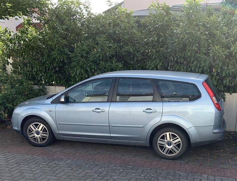 Blau Gebraucht 2007 Ford Focus Ghia Kombi | 3.850 € (Fairer Preis) - Bild 1/4