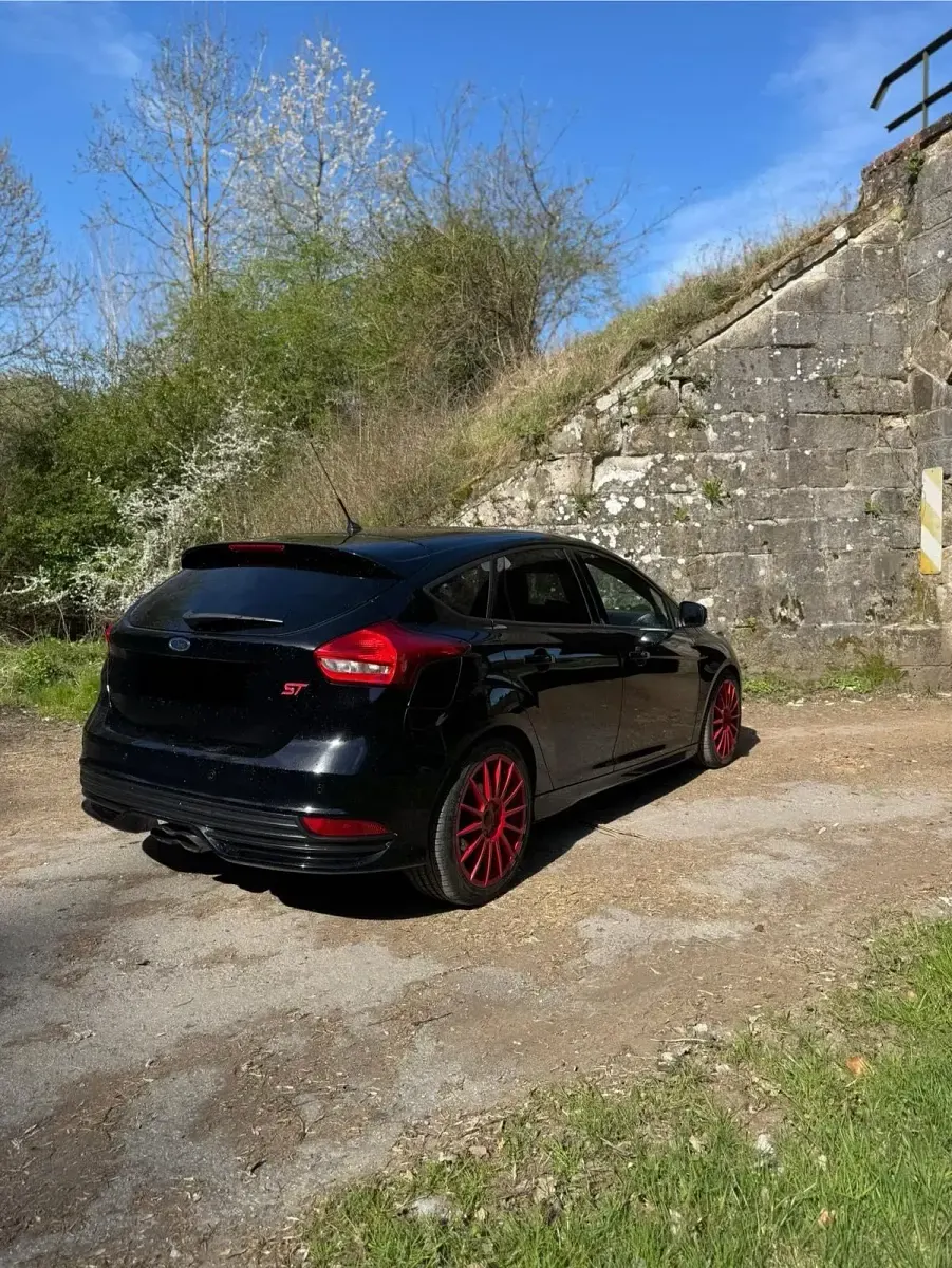 Używany Ford Focus ST 250 KM (183 kW) 2015 Czarny Hatchback