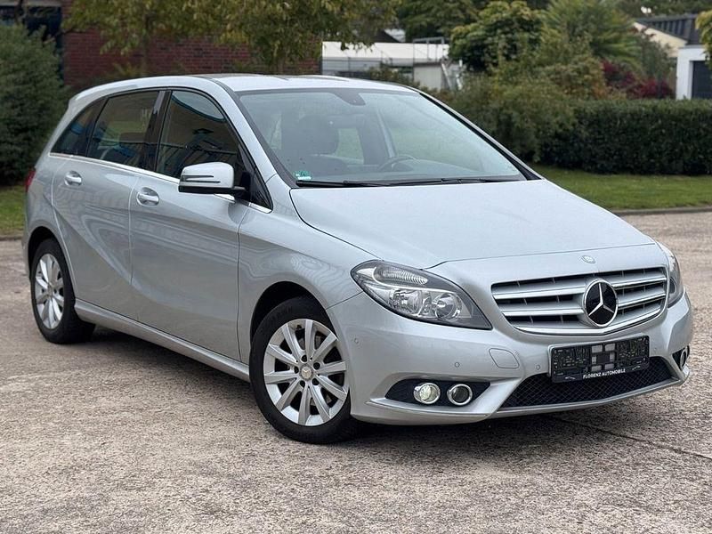 Silber Gebraucht 2013 Mercedes B200 Van / Kleinbus | 7.999 € (Fairer Preis) - Bild 1/4