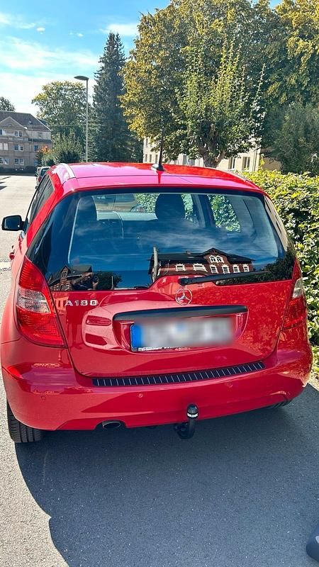 Gebraucht Mercedes A180 116 PS (85 kW) 2010 Rot Kleinwagen