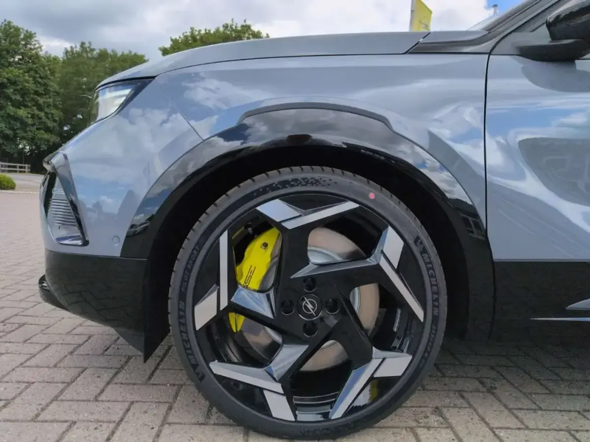 Neu Opel Mokka-e GSe 206 kW (281 PS) 2026 Grafikgrau/karbonschwarz SUV
