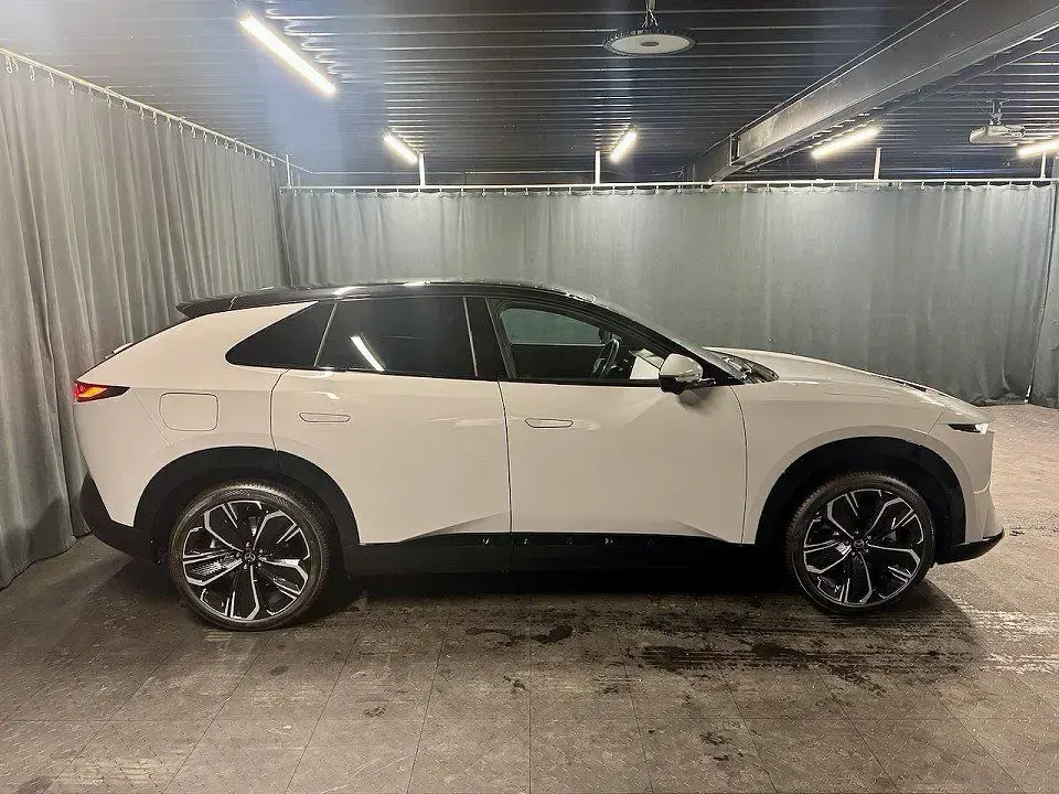 Neu Mazda CX-6e Takumi-Line 189 kW (258 PS) 2026 Multitone aero grey  black SUV