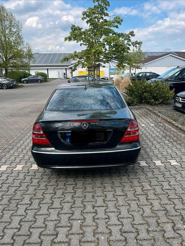 Gebraucht Mercedes E200 163 PS (119 kW) 2004 Schwarz Limousine