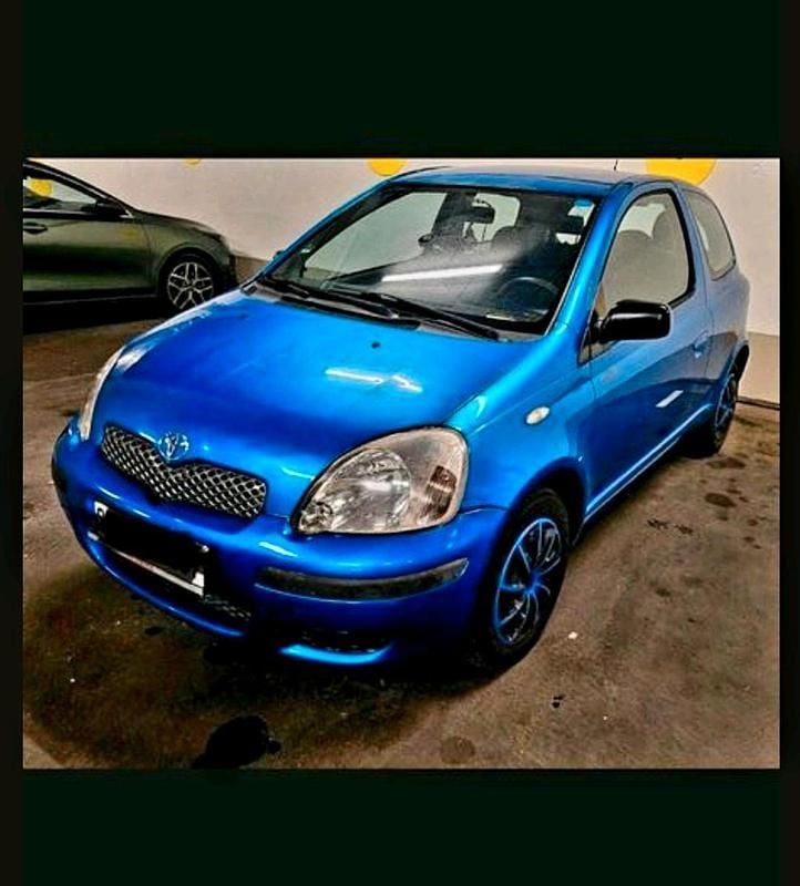 Blau Gebraucht 2004 Toyota Yaris Kleinwagen | 500 € (Superpreis) - Bild 1/3