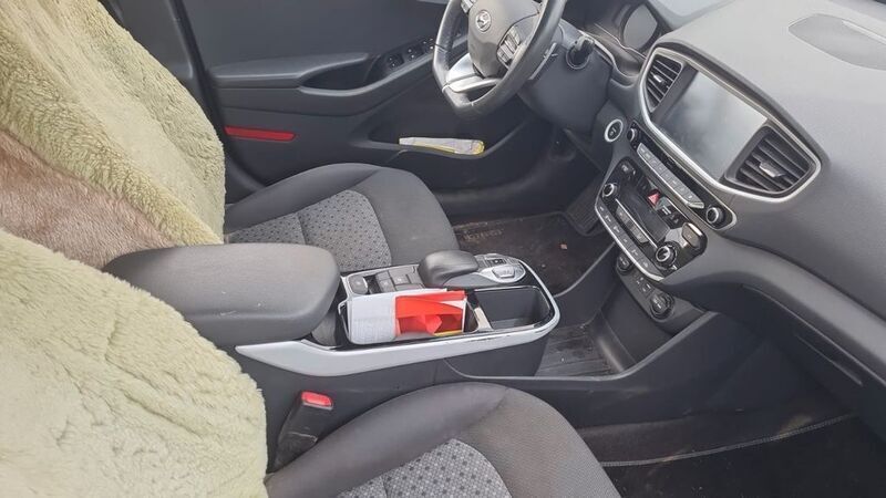 Rot Gebraucht 2018 Hyundai Ioniq Style Limousine | 13.549 € (Superpreis) - Bild 1/4