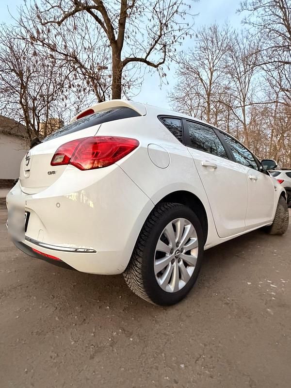 Gebraucht Opel Astra 130 PS (95 kW) 2013 Weiß Limousine