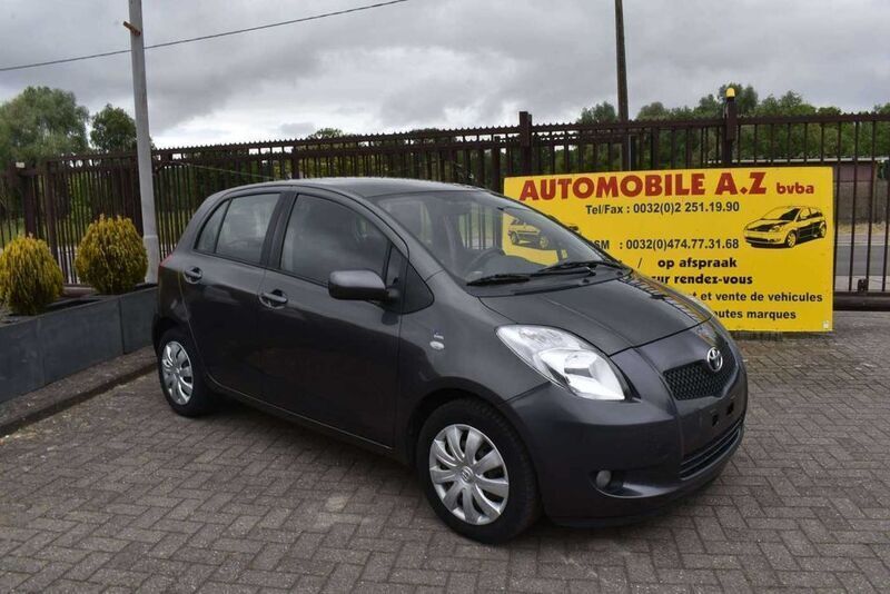 Grau Gebraucht 2009 Toyota Yaris Limousine | 2.900 € (Fairer Preis) - Bild 1/4